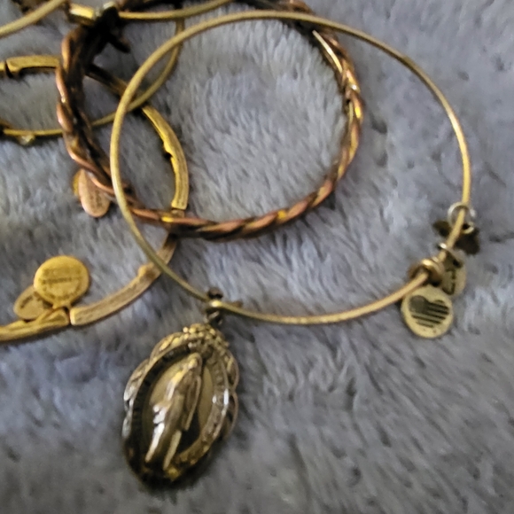 ALEX & ANI LARGE LOT OF 11 BRACELETS. RELIGOUS, BEADS, MIXED. MUST SEE! - Picture 4 of 16